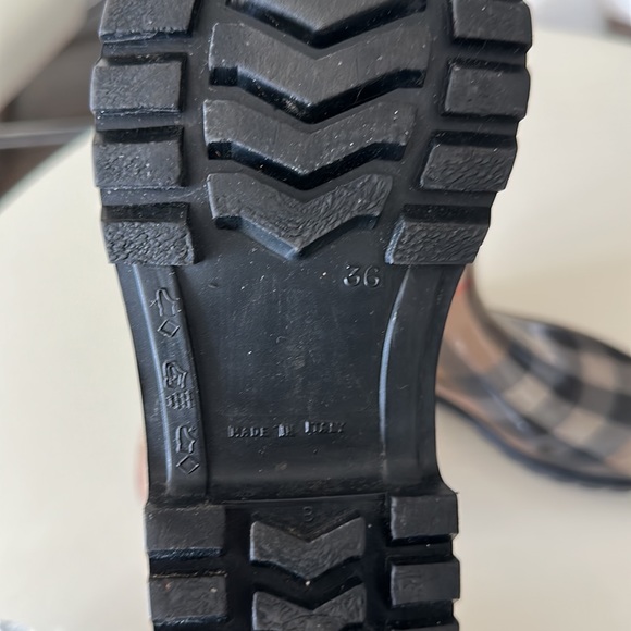 Authentic Burberry Rain boots - Picture 3 of 3